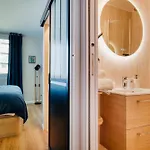 King Size Beds - 2 Bathrooms - 2 Free Parking