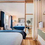King Size Beds - 2 Bathrooms - 2 Free Parking *