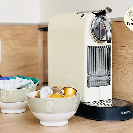 Апартаменты Myjolieparishome - King Size Beds, 2 Bathrooms, Free Parking Париж