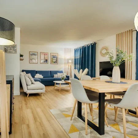 Апартаменты Myjolieparishome - King Size Beds, 2 Bathrooms, Free Parking Париж