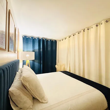 Апартаменты Myjolieparishome - King Size Beds, 2 Bathrooms, Free Parking Париж