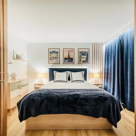 King Size Beds - 2 Bathrooms - 2 Free Parking