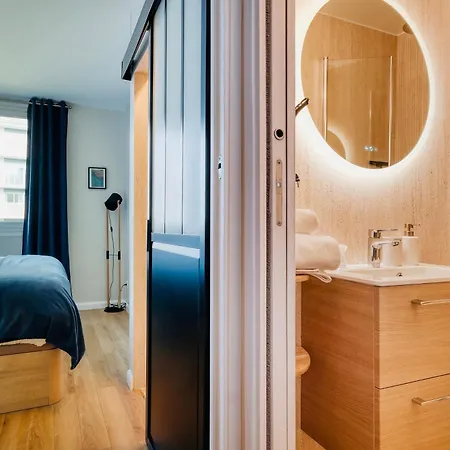 King Size Beds - 2 Bathrooms - 2 Free Parking
