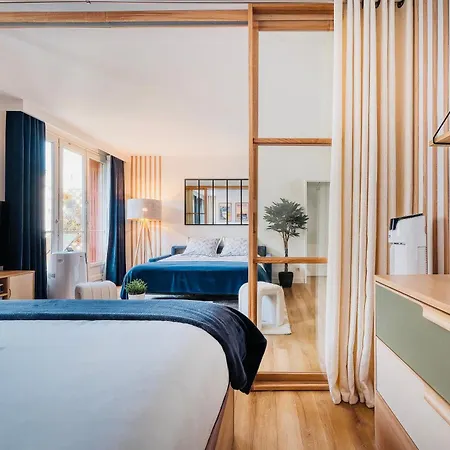 King Size Beds - 2 Bathrooms - 2 Free Parking *