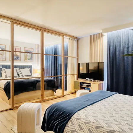 King Size Beds - 2 Bathrooms - 2 Free Parking Apartament *
