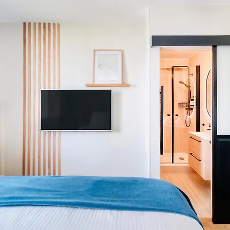 King Size Beds - 2 Bathrooms - 2 Free Parking Apartament Paryż