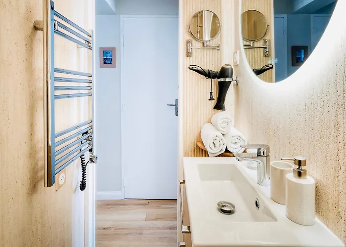 Myjolieparishome - King Size Beds, 2 Bathrooms, Free Parking Appartement *